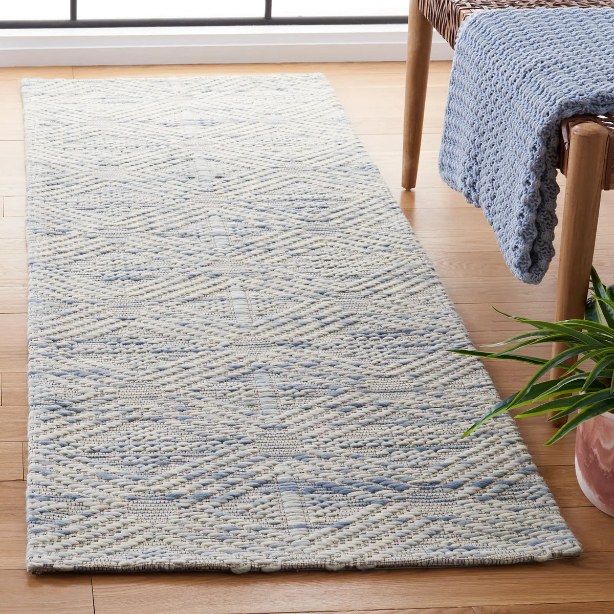 Safavieh Marbella 2'-3" x 8'-0" Rug in Light Blue / Beige