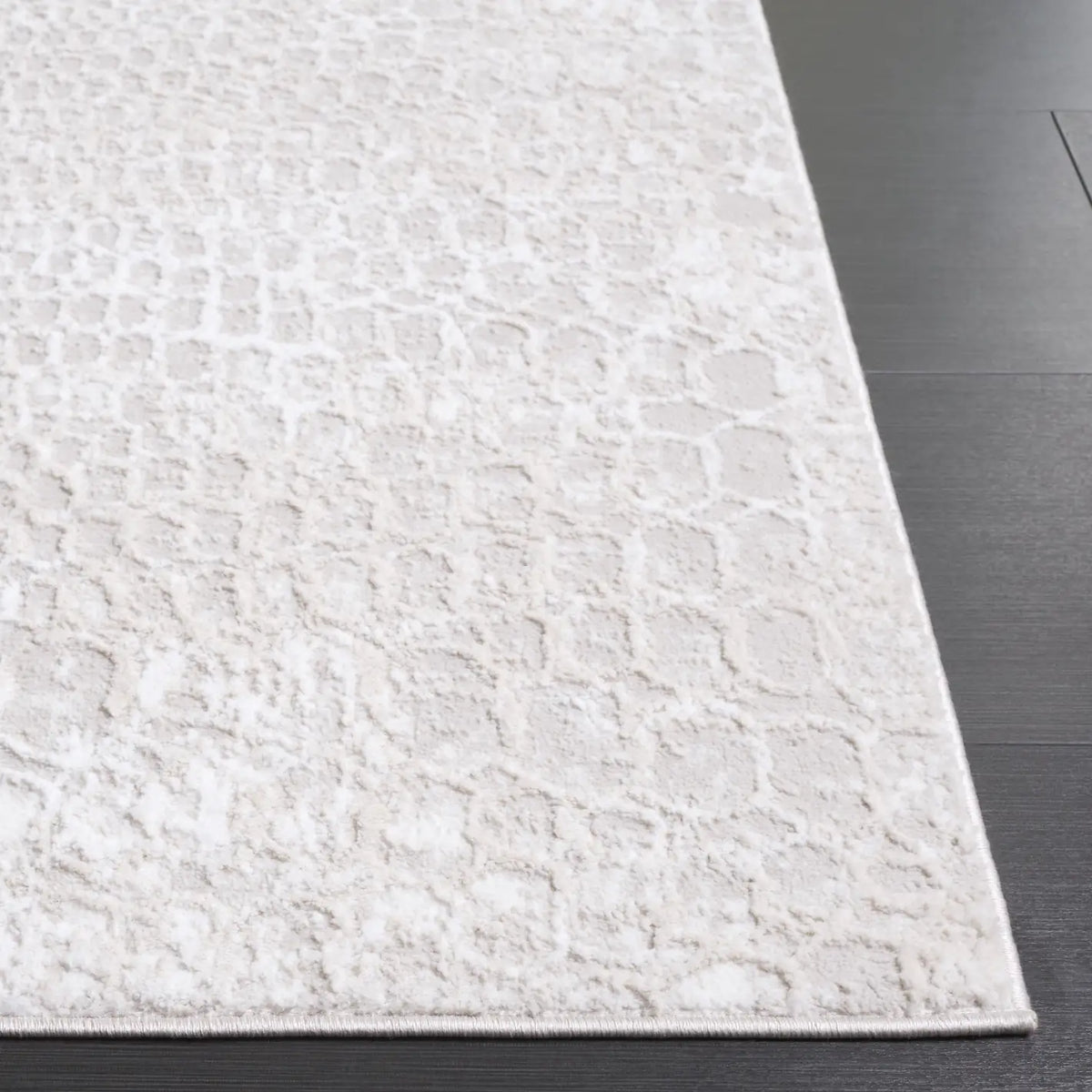 Safavieh Carter 4'-0" x 6'-0" Rug in Ivory / Taupe