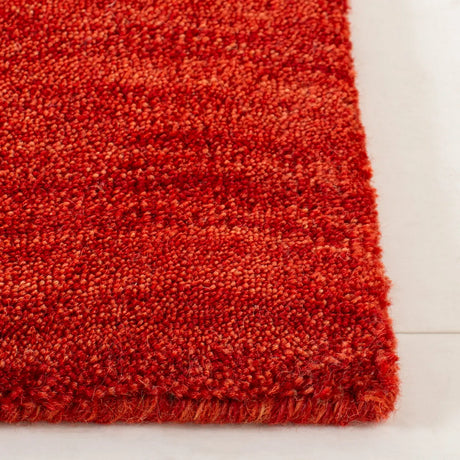 Safavieh Himalaya 4'-0" x 6'-0" Rug in Red