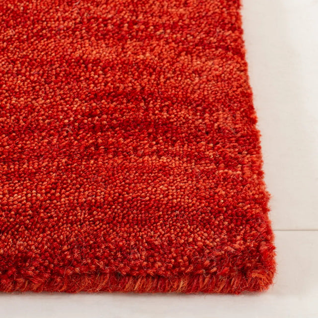 Safavieh Himalaya 4'-0" x 6'-0" Rug in Red