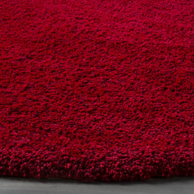 Safavieh Santa Monica Shag 6'-7" x 6'-7" Rug in Red