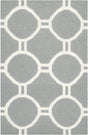 Safavieh Dhurries 2'-6" x 4'-0" Rug in Grey / Ivory