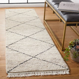 Safavieh Casablanca 2'-3" x 8'-0" Rug in Ivory / Black