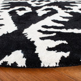 Safavieh Wyndham 5'-0" x 5'-0" Rug in Black / Ivory