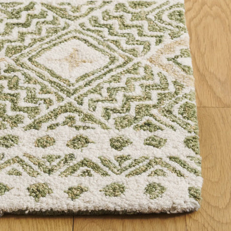 Safavieh Micro-Loop 4'-0" x 6'-0" Rug in Green / Ivory