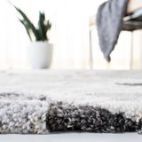 Safavieh Cyrus Shag 4'-5" x 6'-5" Rug in Grey / Beige