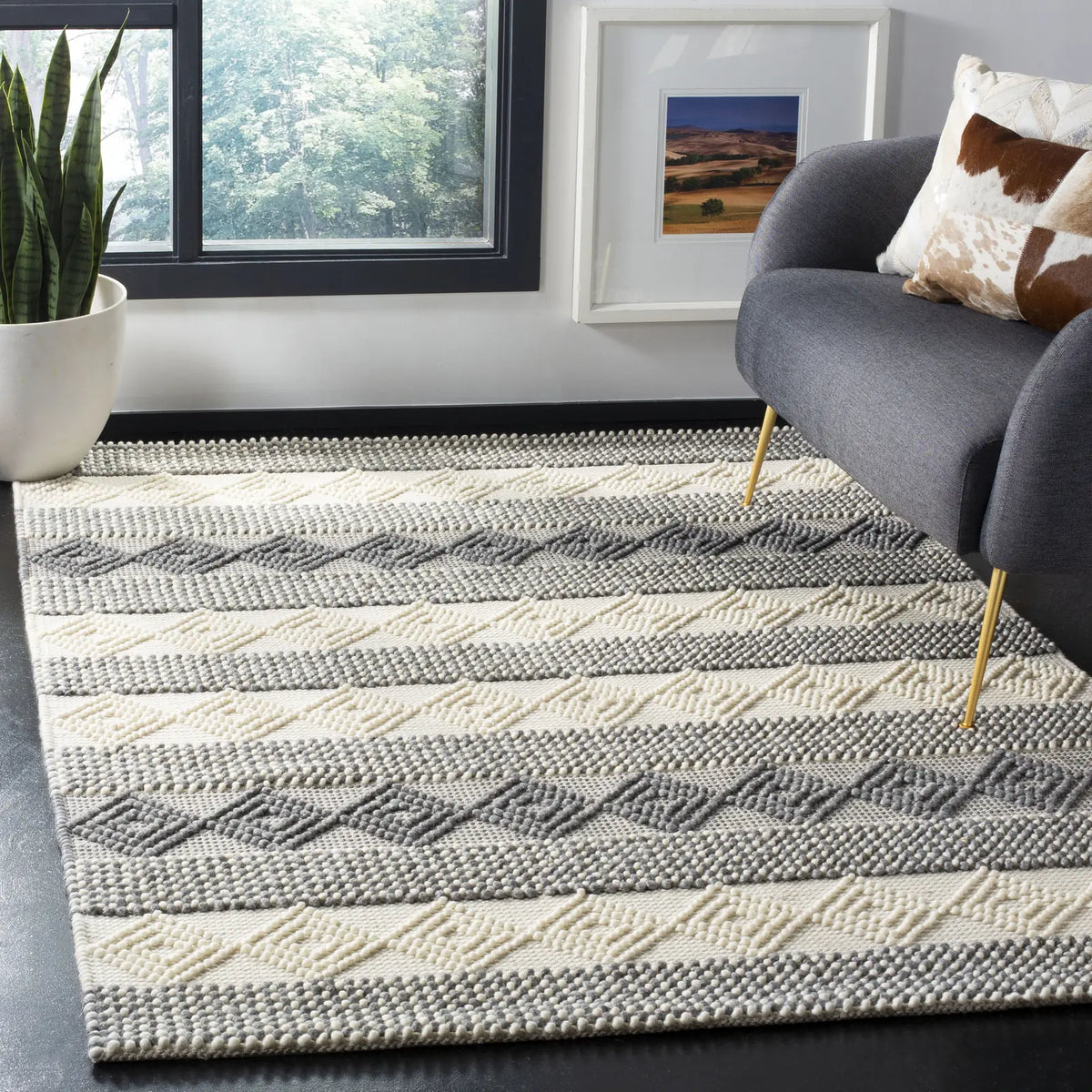 Safavieh Natura 4'-0" x 6'-0" Rug in Grey / Ivory