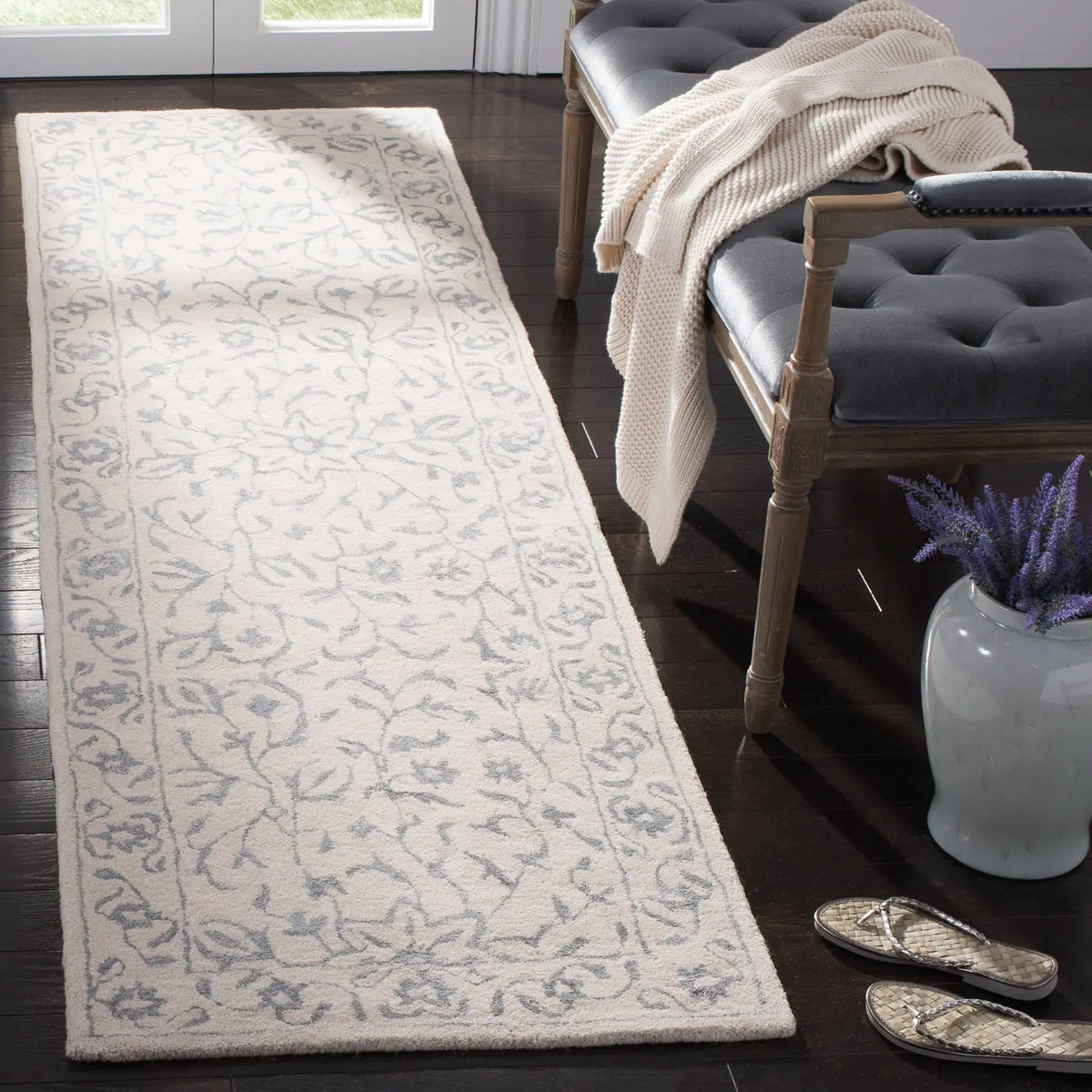 Safavieh Glamour 2'-3" x 8'-0" Rug in Silver / Ivory