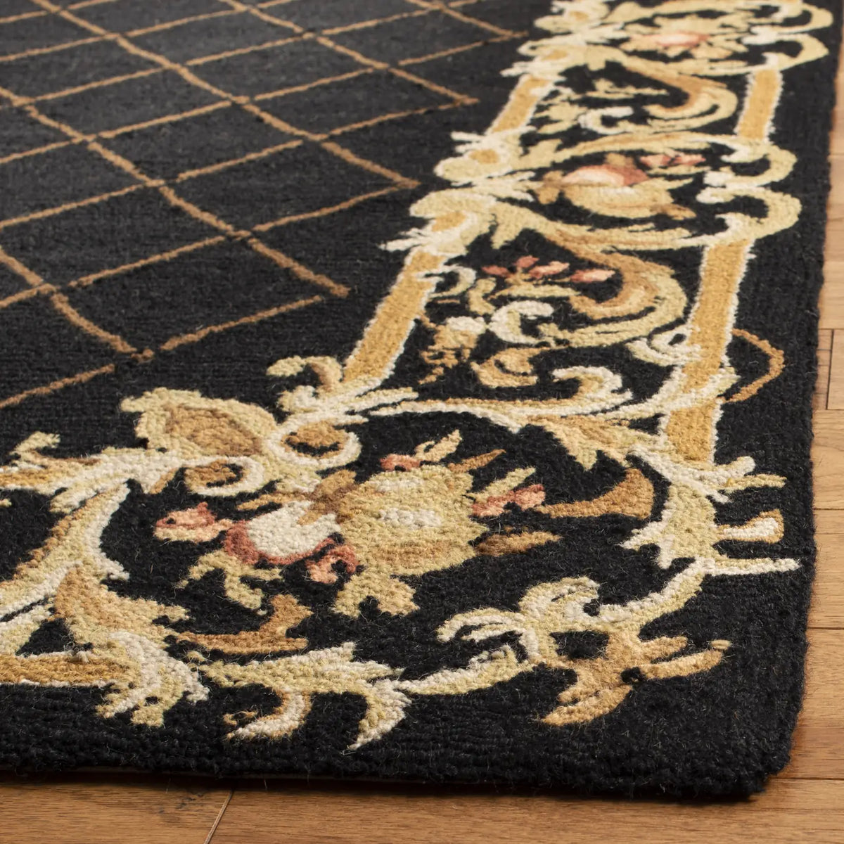 Safavieh Chelsea 3'-9" x 5'-9" Rug in Black