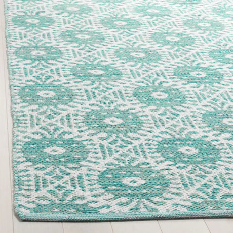 Safavieh Montauk 5'-0" x 8'-0" Rug in Aqua / Ivory