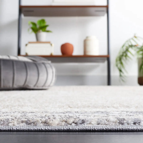 Safavieh Opal 4'-0" x 6'-0" Rug in Ivory / Grey