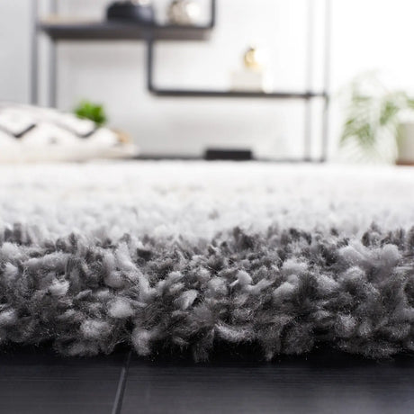 Safavieh Fontana Shag  800 4'-0" x 6'-0" Rug in Ivory / Grey
