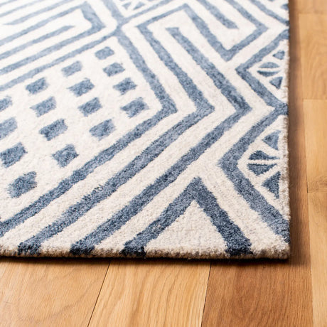 Safavieh Micro-Loop 5'-0" x 8'-0" Rug in Blue / Ivory