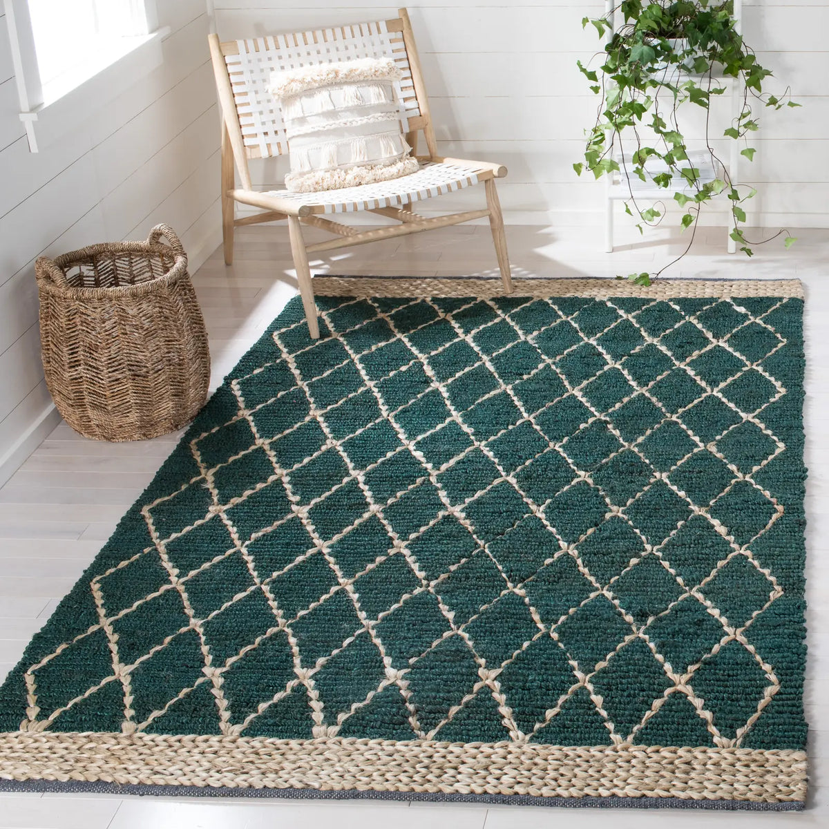 Safavieh Natural Fiber 4'-0" x 6'-0" Rug in Dark Green / Natural