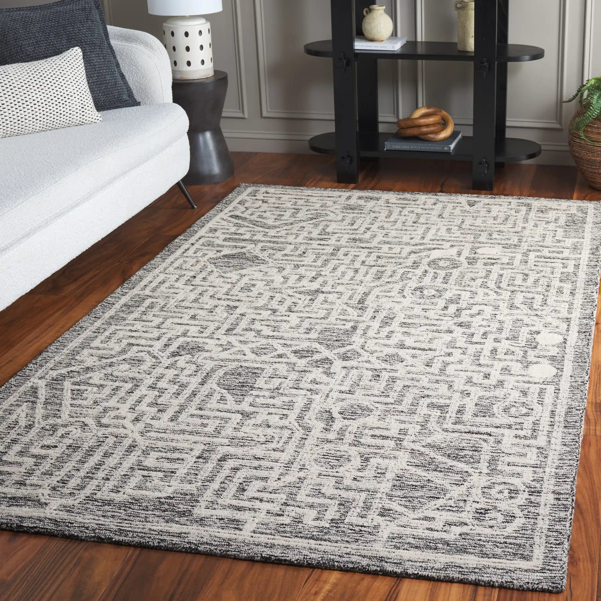 Safavieh Abstract 4'-0" x 6'-0" Rug in Charcoal / Ivory