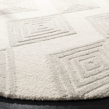 Safavieh Blossom 6'-0" x 6'-0" Rug in Ivory / Silver