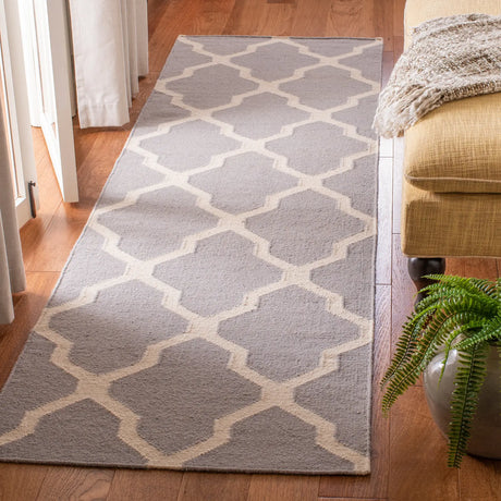 Safavieh Dhurries 2'-6" x 10'-0" Rug in Dark Grey / Ivory