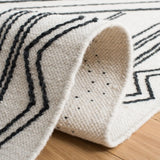 Safavieh Kilim 4'-0" x 6'-0" Rug in Ivory / Black