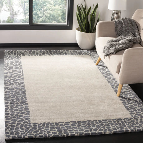 Safavieh Soho 3'-6" x 5'-6" Rug in Silver / Grey