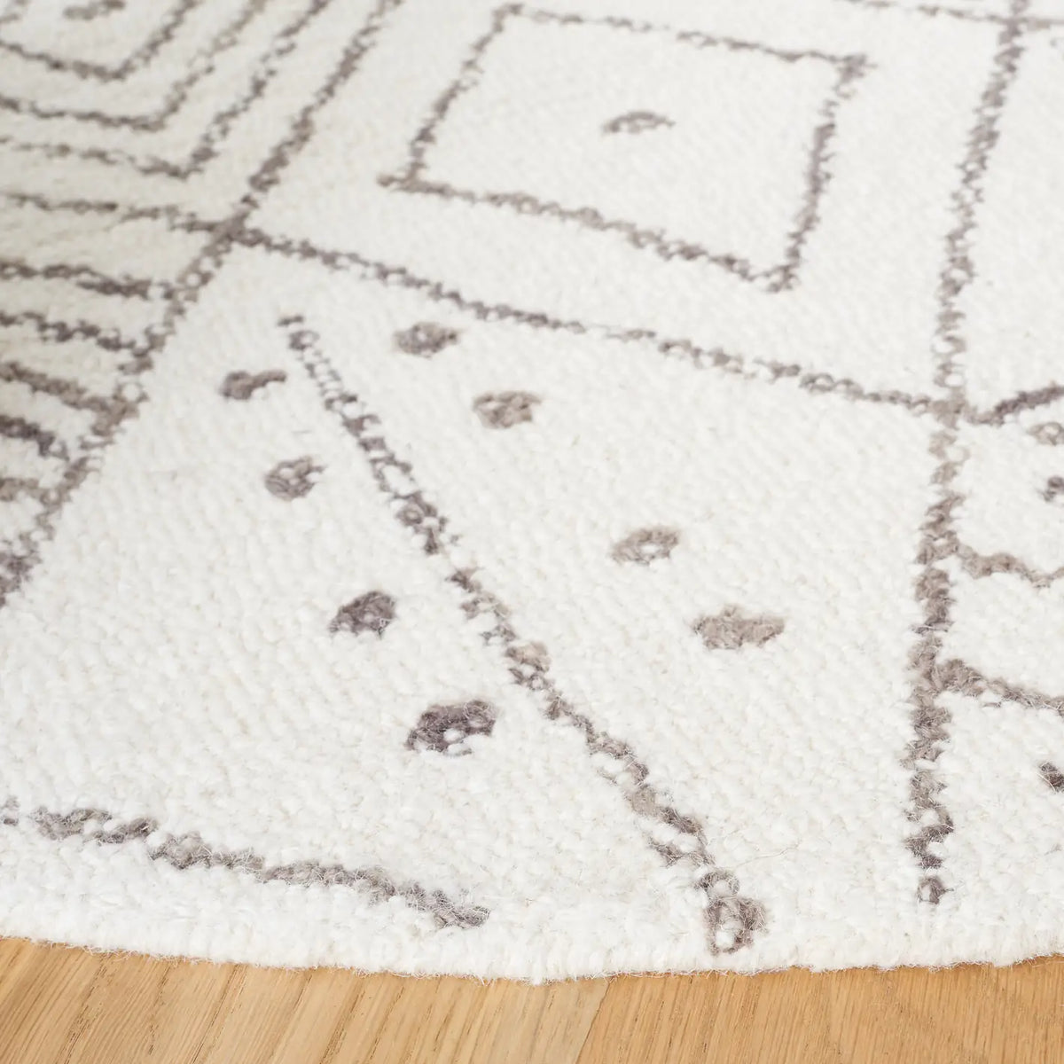 Safavieh Casablanca 6'-0" x 6'-0" Rug in Ivory / Brown