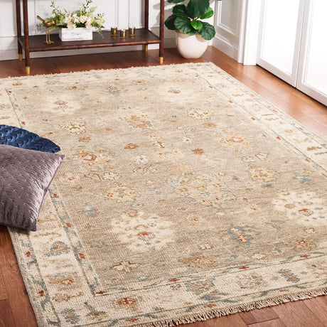 Safavieh Samarkand 6'-0" x 9'-0" Rug in Light Grey / Beige