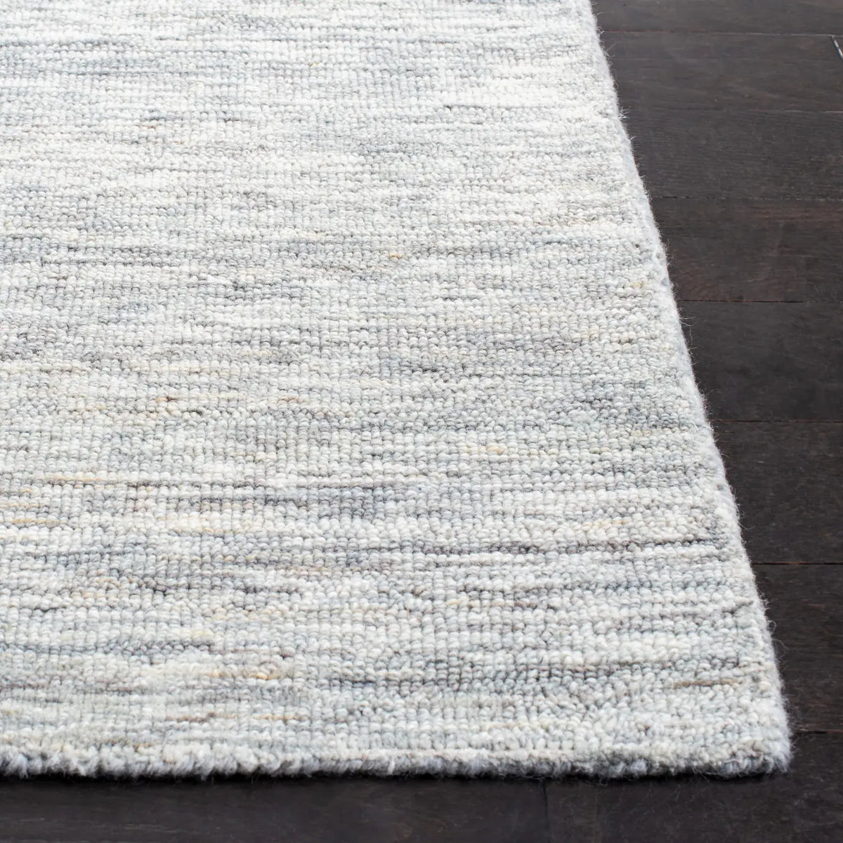 Safavieh Metro 4'-0" x 6'-0" Rug in Sage / Ivory
