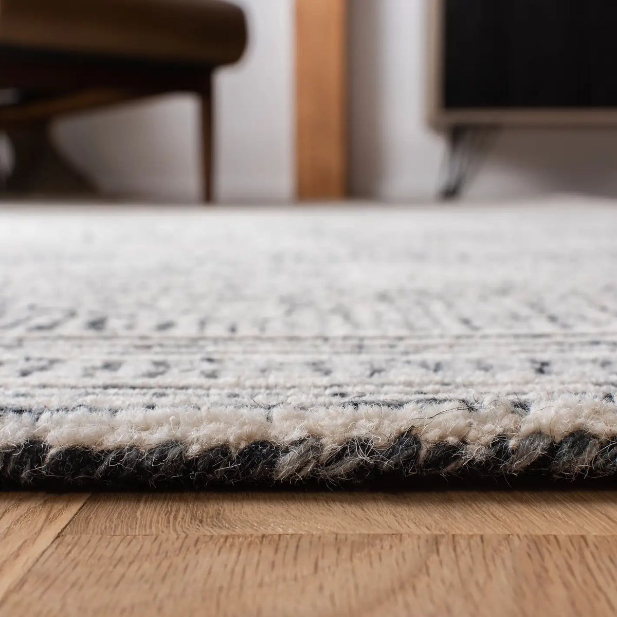 Safavieh Abstract 4'-0" x 6'-0" Rug in Ivory / Charcoal