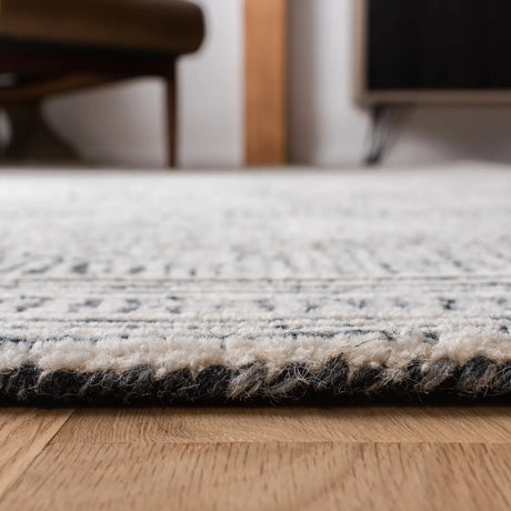 Safavieh Abstract 4'-0" x 6'-0" Rug in Ivory / Charcoal