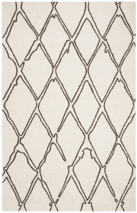 Safavieh Casablanca 5'-0" x 8'-0" Rug in Ivory / Grey
