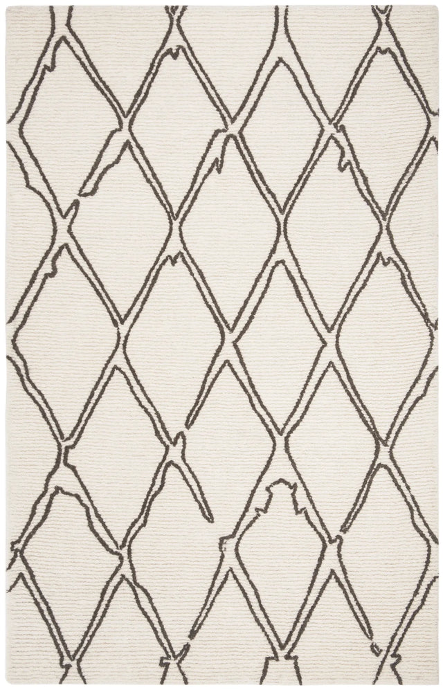 Safavieh Casablanca 5'-0" x 8'-0" Rug in Ivory / Grey