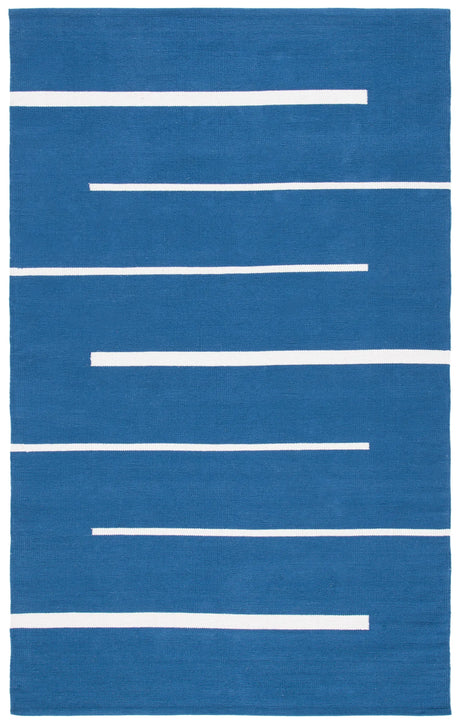 Safavieh Montauk 4'-0" x 6'-0" Rug in Navy / Ivory
