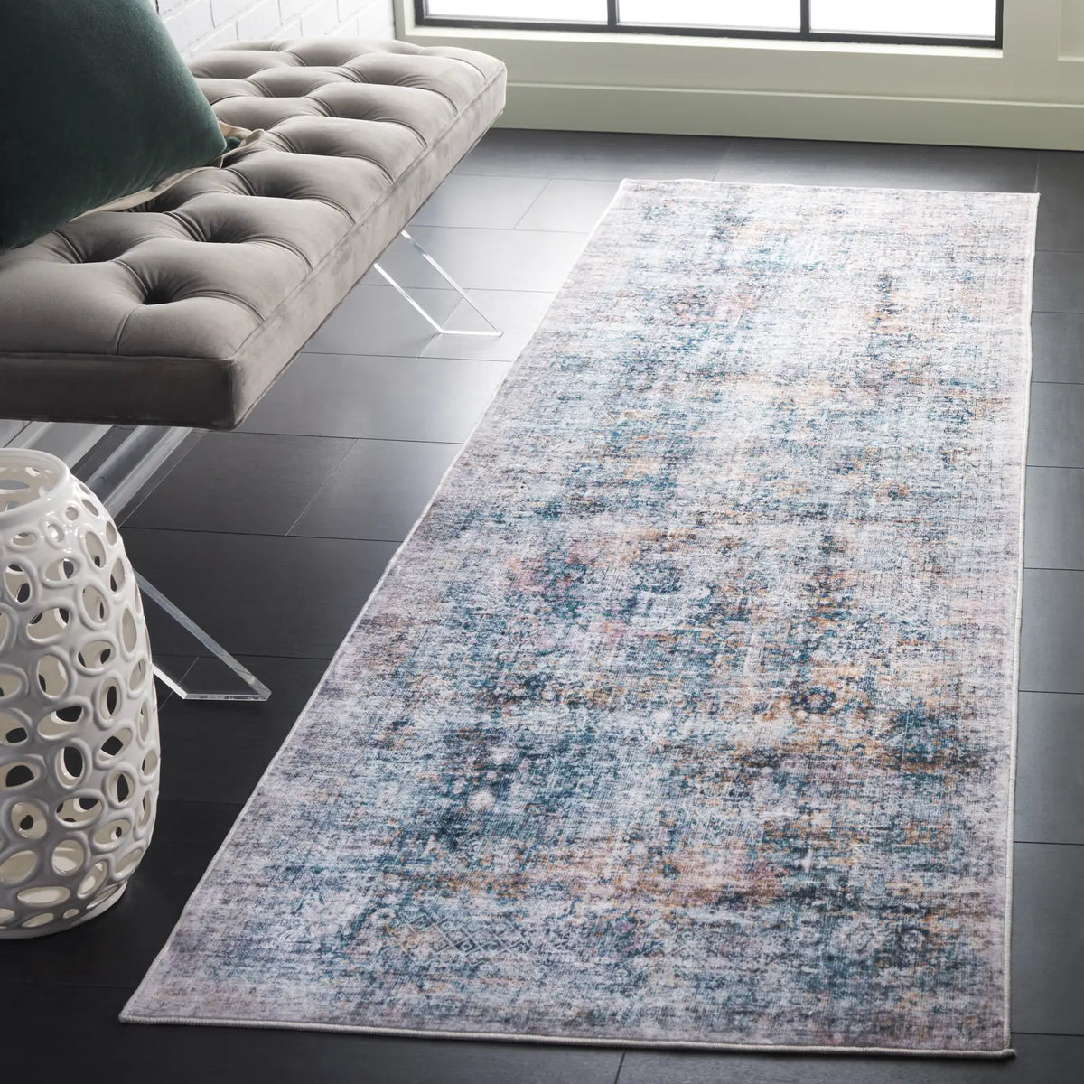 Safavieh Santa Monica 2'-6" x 8'-0" Rug in Dark Green / Beige