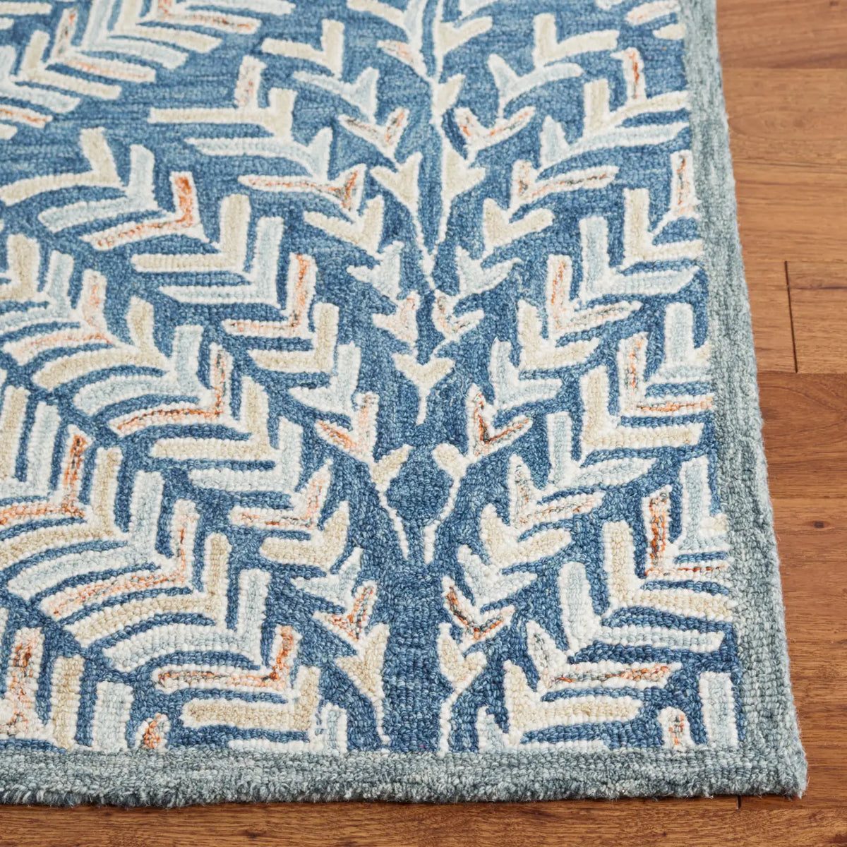 Safavieh Capri 4'-0" x 6'-0" Rug in Grey / Ivory