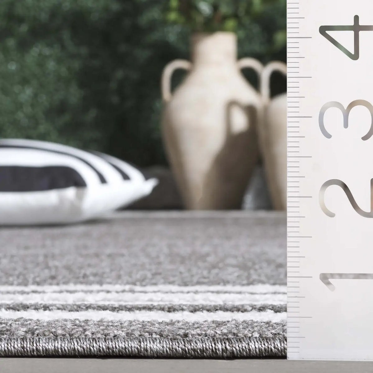 Safavieh Cabana 4'-0" x 6'-0" Rug in Grey / Ivory