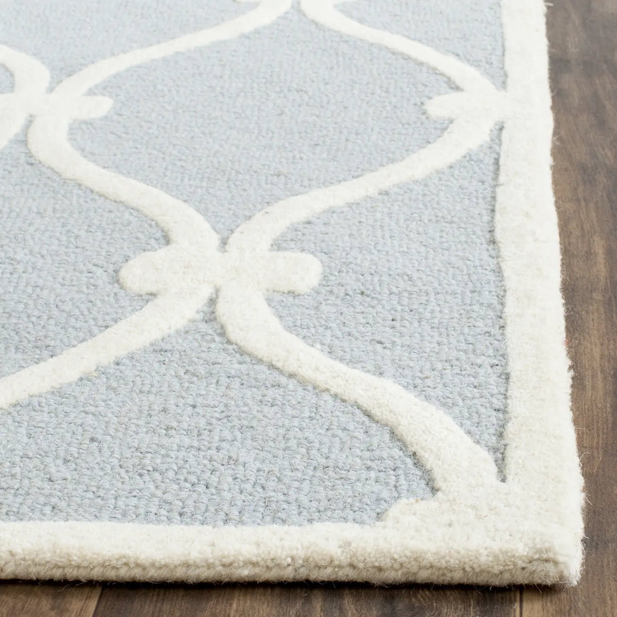 Safavieh Cambridge 2'-6" x 10'-0" Rug in Blue / Ivory