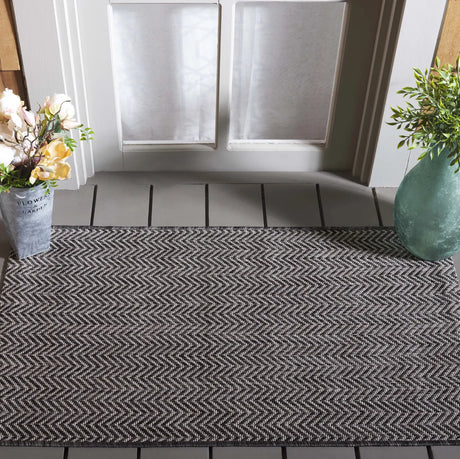 Safavieh Courtyard 2'-0" x 3'-7" Rug in Black / Beige