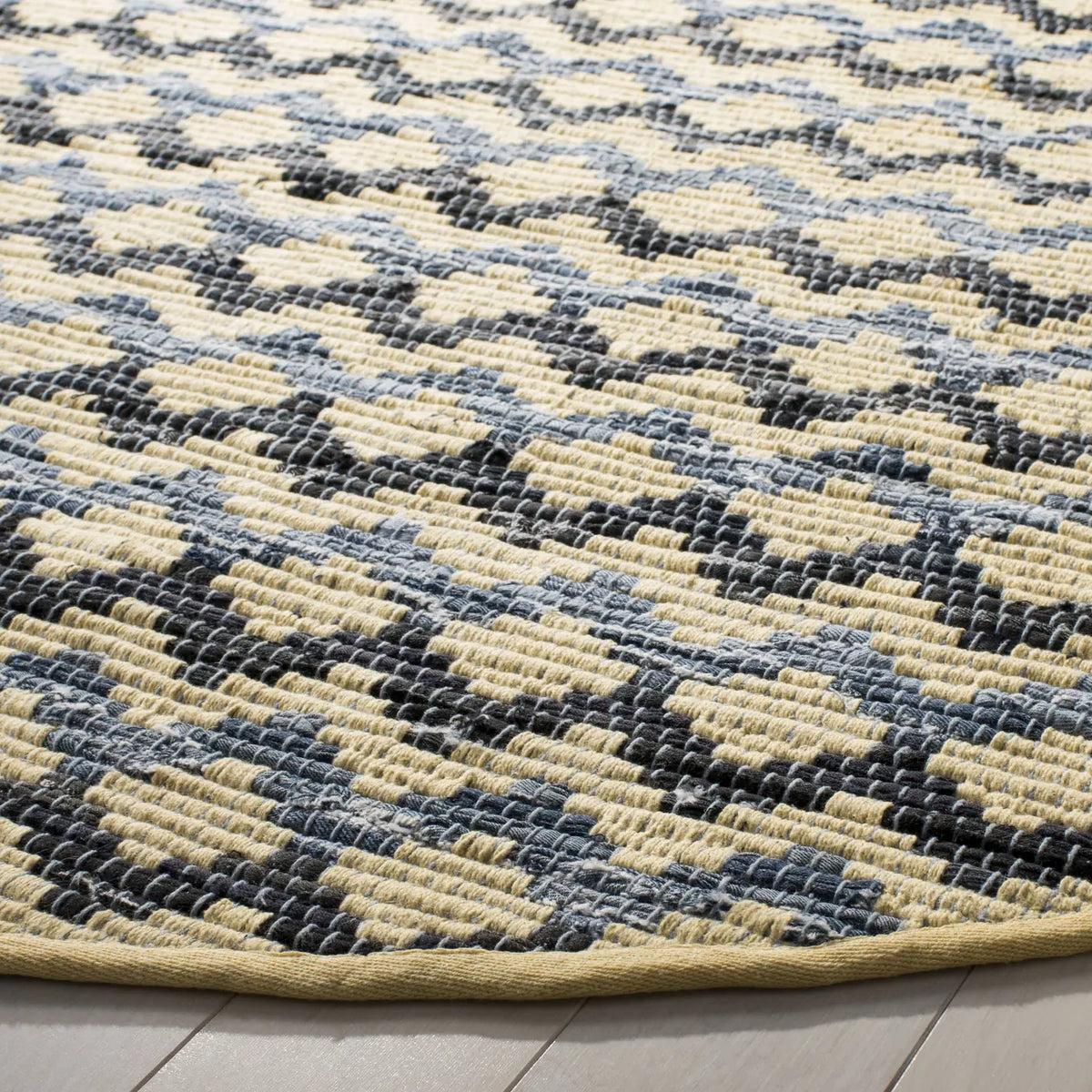 Safavieh Montauk 6'-0" x 6'-0" Rug in Gold / Blue/Black