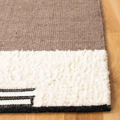 Safavieh Kenya 4'-0" x 6'-0" Rug in Black / Ivory