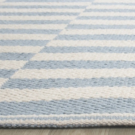 Safavieh Montauk 2'-3" x 11'-0" Rug in Ivory / Light Blue