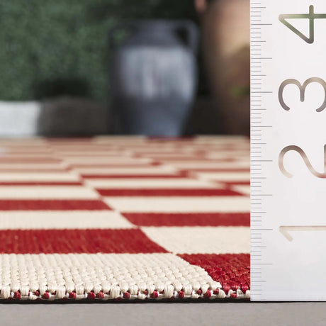 Safavieh Courtyard 4'-0" x 5'-7" Rug in Red / Beige