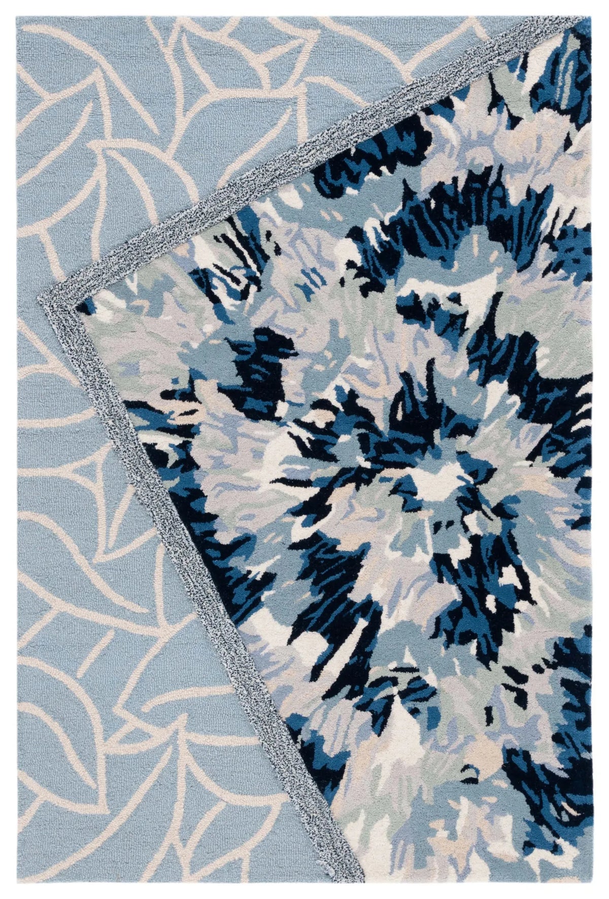 Safavieh Fifth Avenue 4'-0" x 6'-0" Rug in Light Blue / Navy