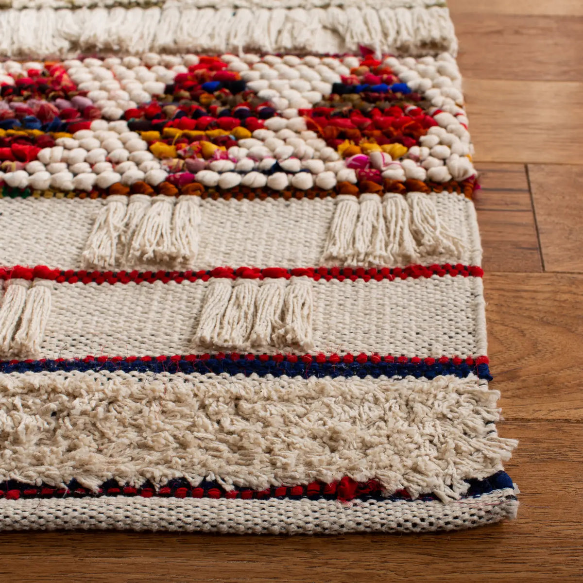 Safavieh Natura 4'-0" x 6'-0" Rug in Ivory / Red