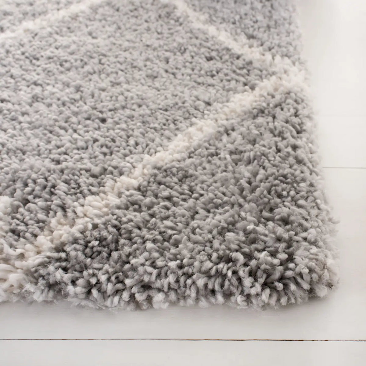 Safavieh Fontana Shag  800 4'-0" x 6'-0" Rug in Grey / Cream