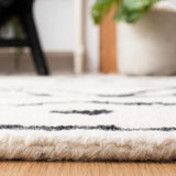 Safavieh Metro 5'-0" x 8'-0" Rug in Black / Ivory