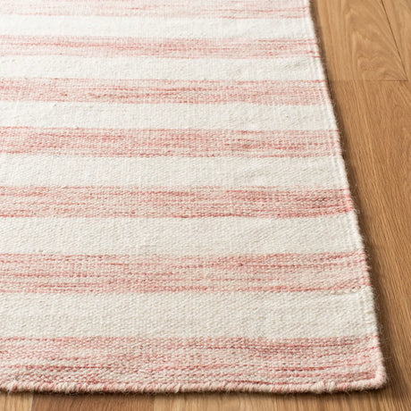 Safavieh Dhurries 4'-0" x 6'-0" Rug in Rust / Ivory