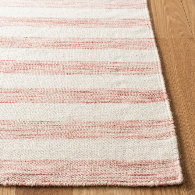 Safavieh Dhurries 4'-0" x 6'-0" Rug in Rust / Ivory