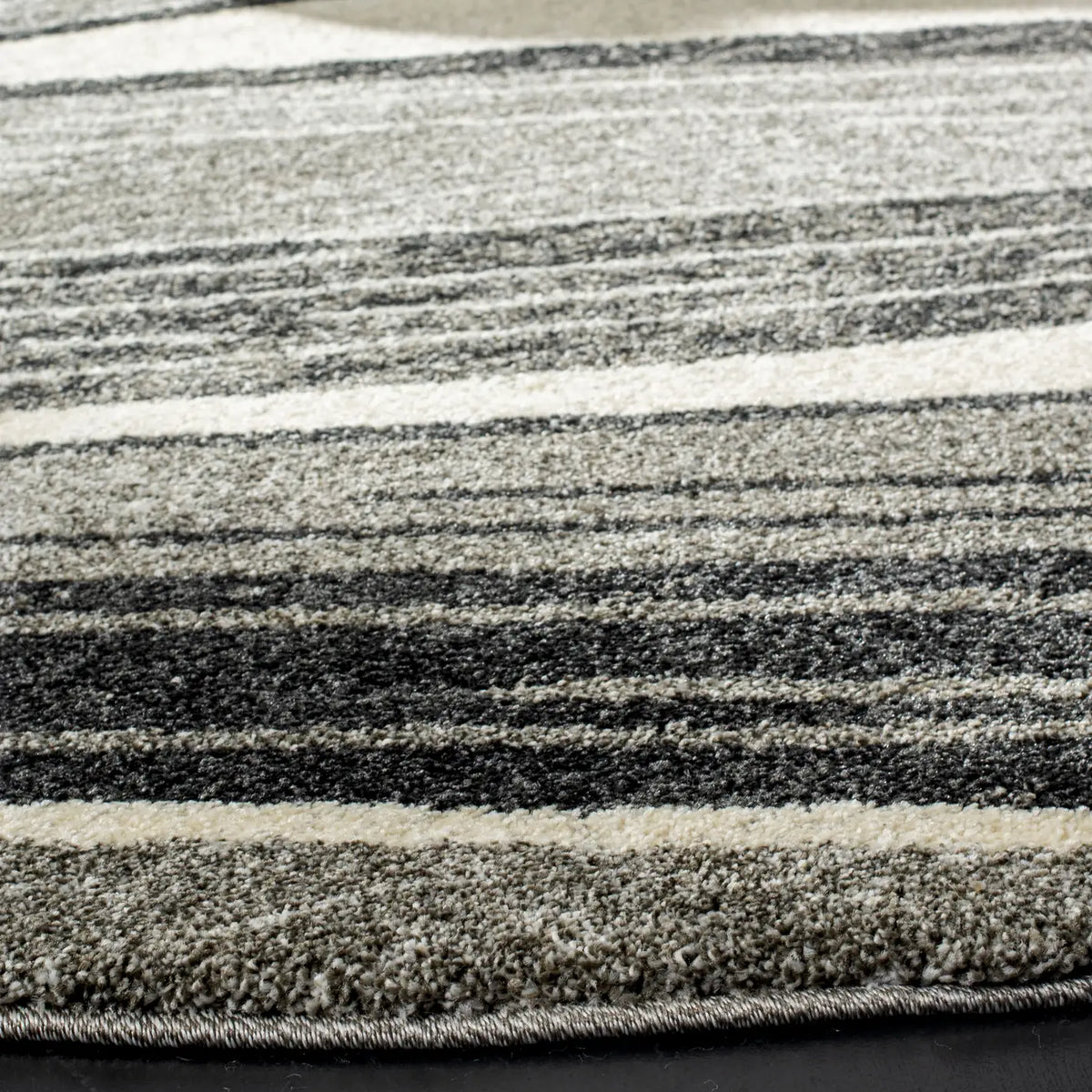 Safavieh Retro 6'-0" x 6'-0" Rug in Light Grey / Ivory