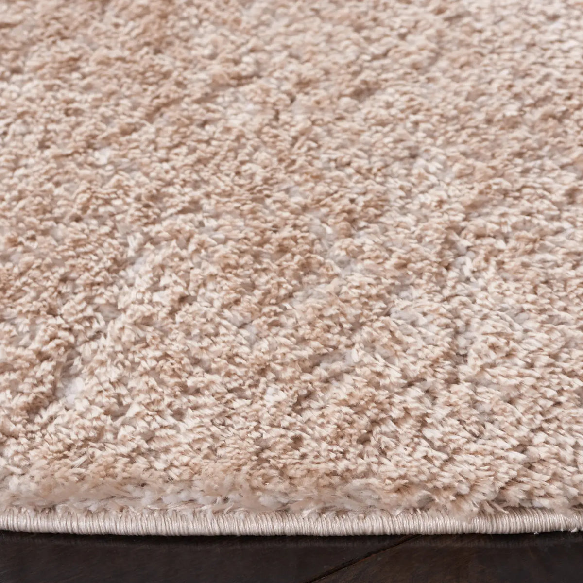 Safavieh Tahoe Shag 6'-7" x 6'-7" Rug in Beige