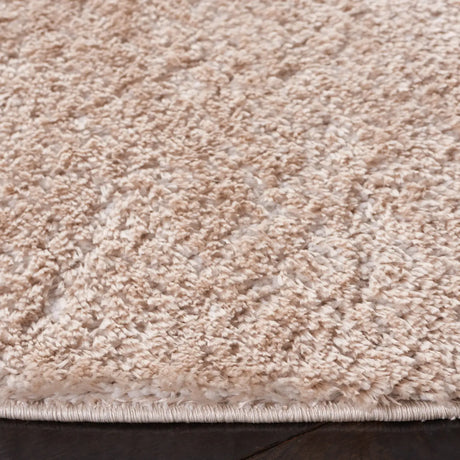 Safavieh Tahoe Shag 6'-7" x 6'-7" Rug in Beige