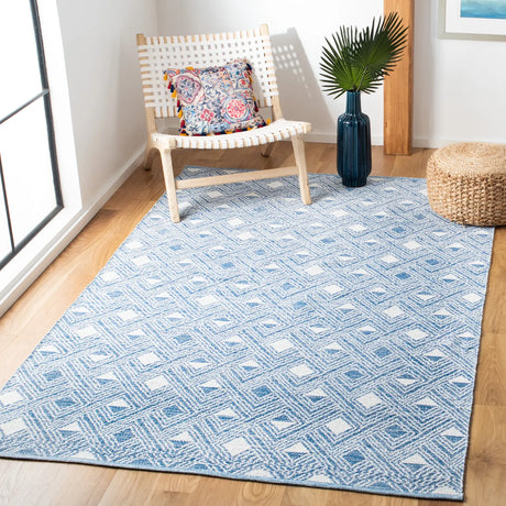 Safavieh Montauk 5'-0" x 8'-0" Rug in Blue / Ivory